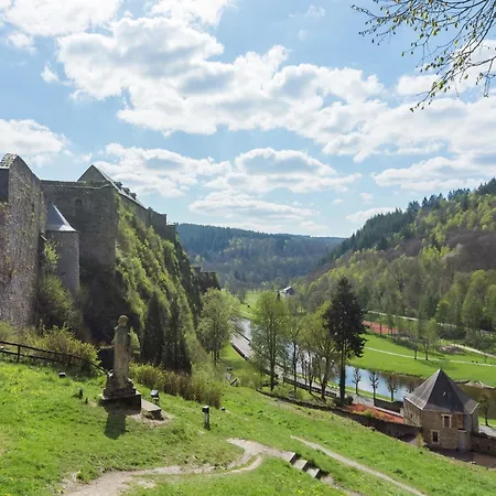 Vakantiehuis Group Retreat With Spa, Cleaning Included Sainte-Cécile